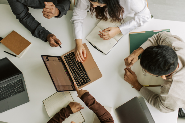 u 3 - Edwards Law An image showing workers coming together from Canada, United States and Mexico via the CUSMA Professionals work permit.